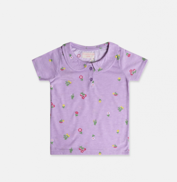 Kaos berwarna pastel dengan motif bunga-bunga